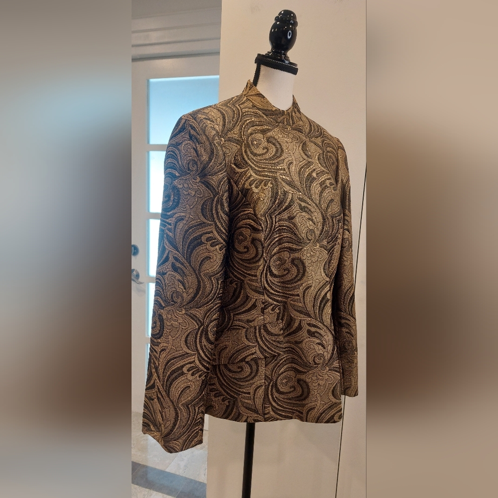 Kasper Elegant Gold and Black Patterned Jacket. Open Forward - Picture 2 of 10